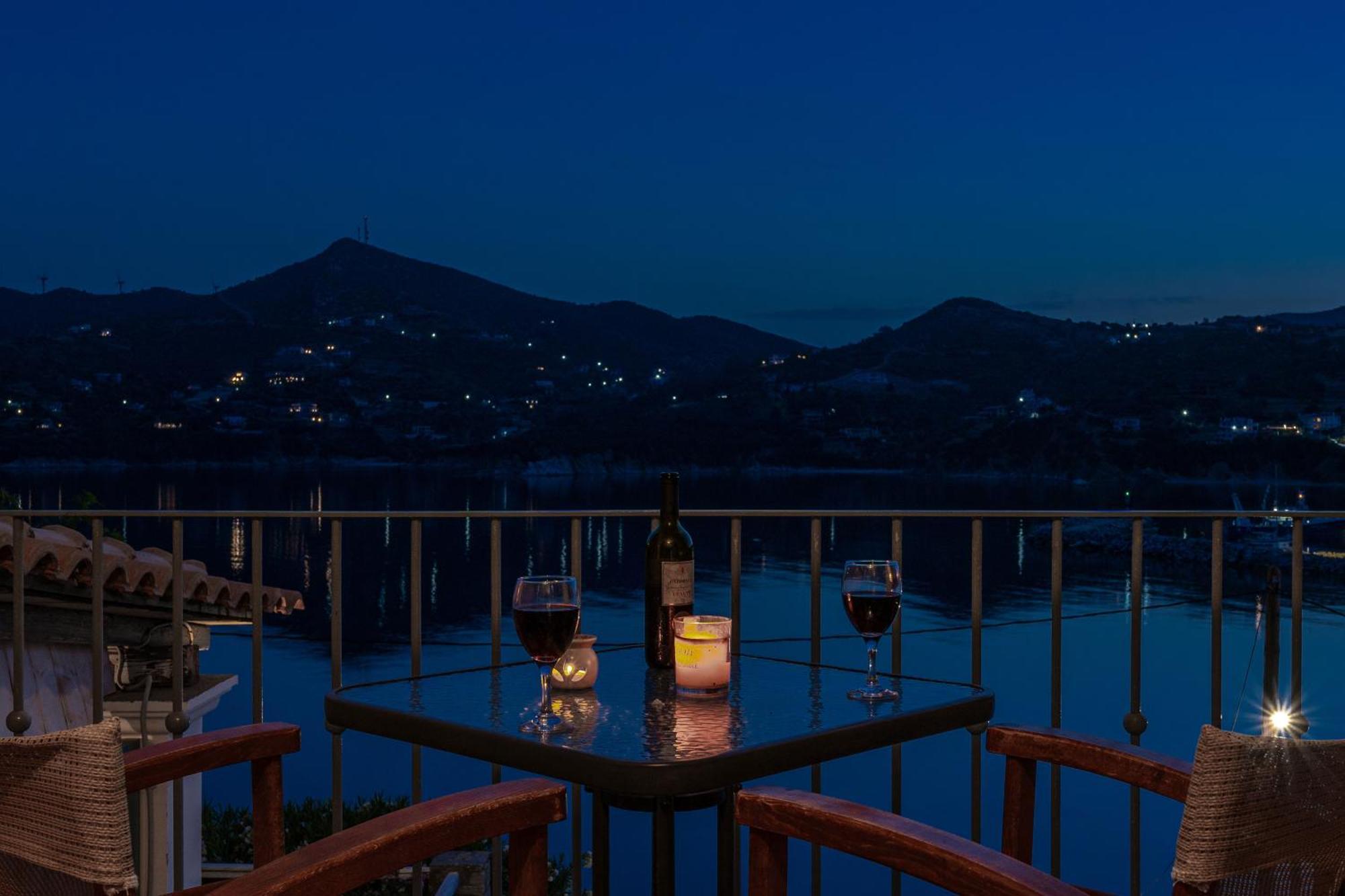 Niovi Seaview Apartments Agioi Apostoloi  Bagian luar foto