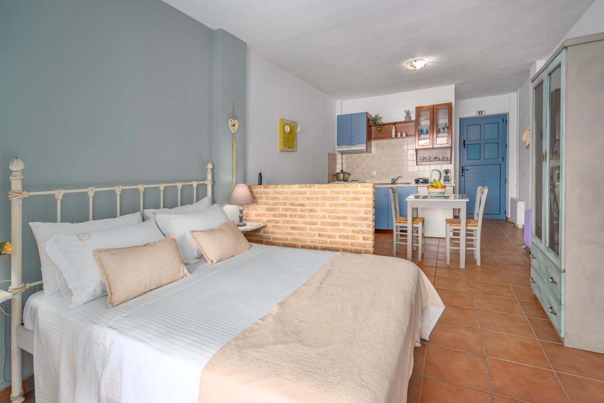 Niovi Seaview Apartments Agioi Apostoloi  Bagian luar foto