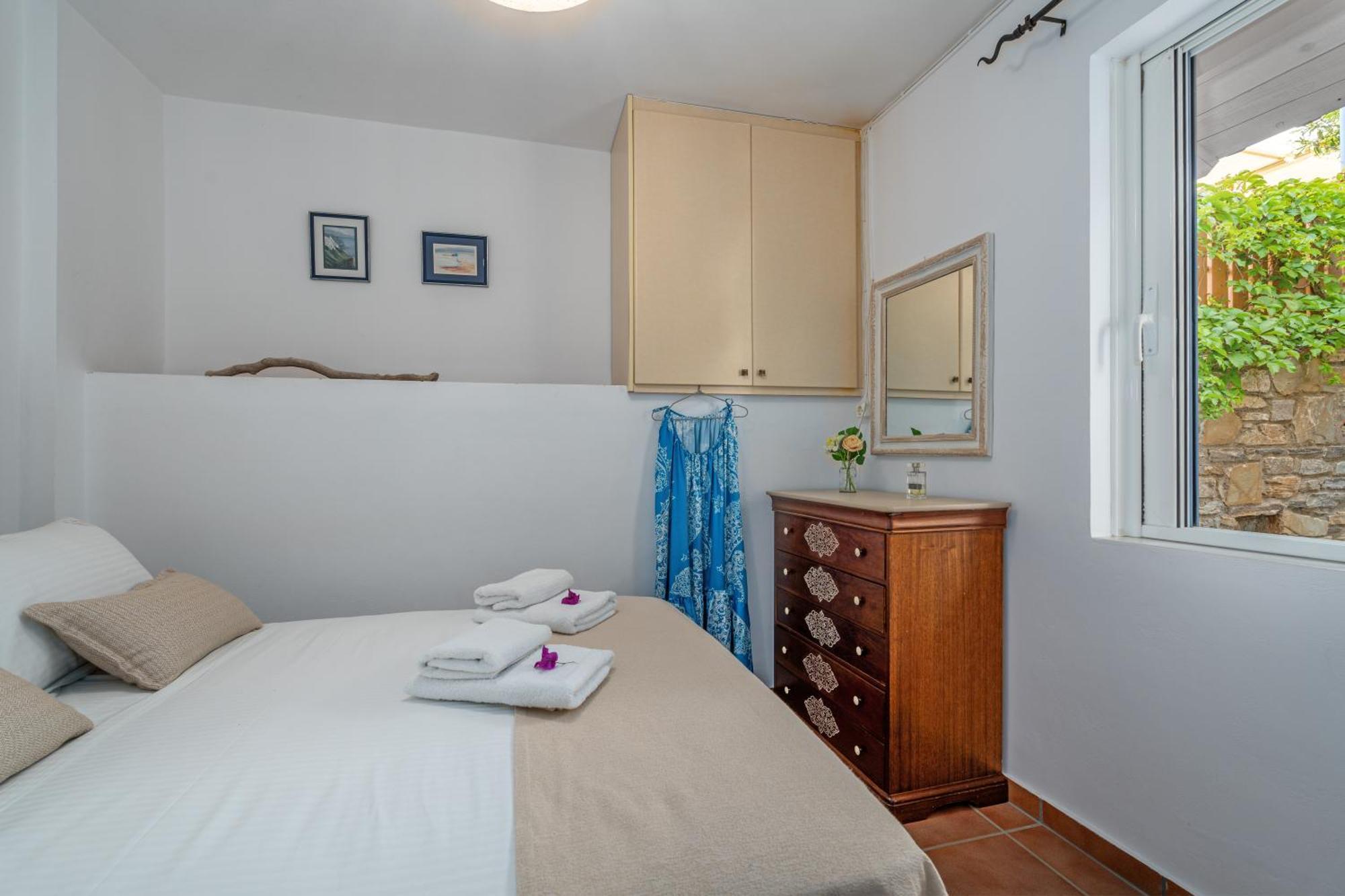 Niovi Seaview Apartments Agioi Apostoloi  Bagian luar foto