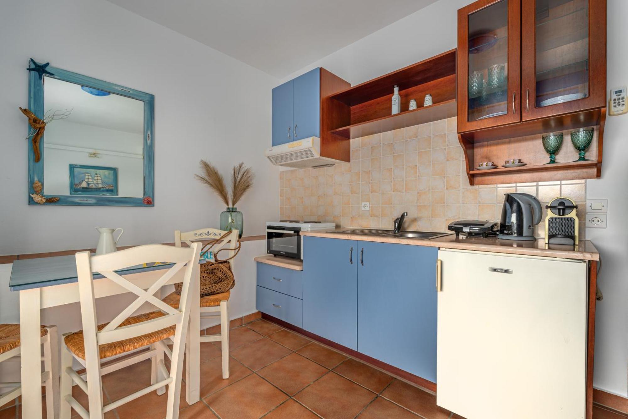 Niovi Seaview Apartments Agioi Apostoloi  Bagian luar foto