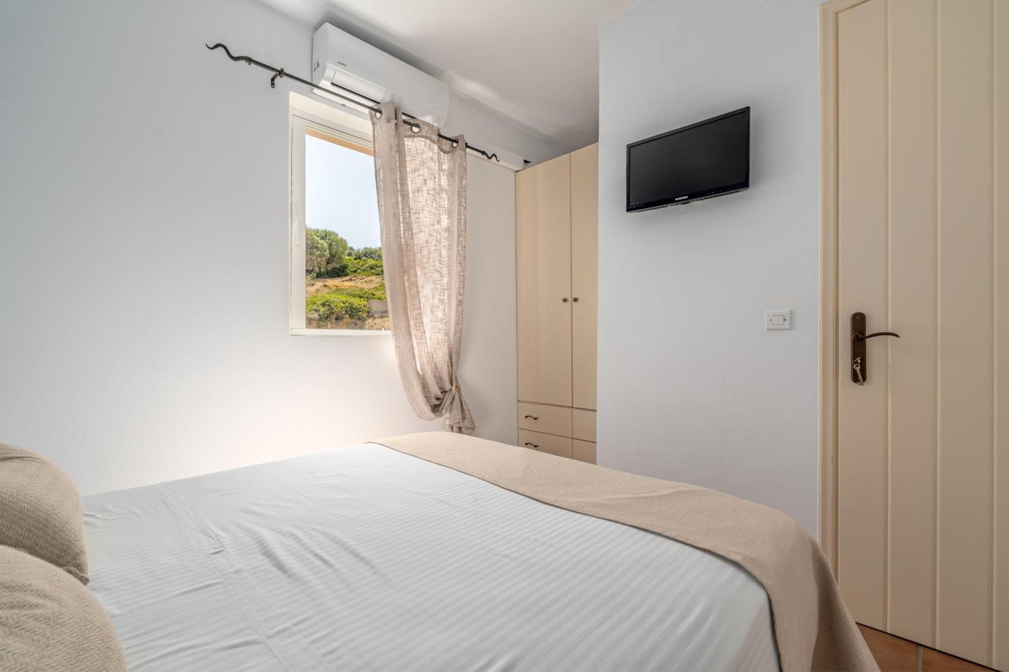 Niovi Seaview Apartments Agioi Apostoloi  Bagian luar foto