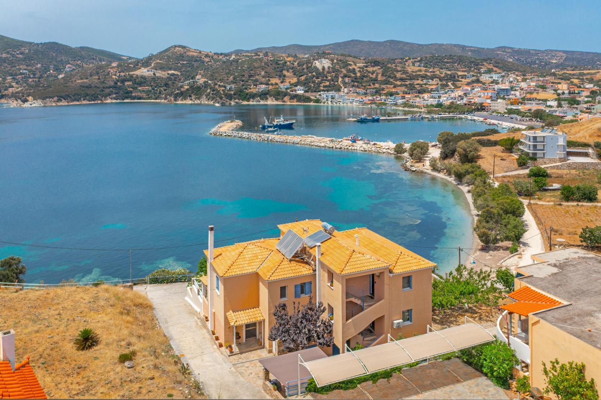 Niovi Seaview Apartments Agioi Apostoloi  Bagian luar foto